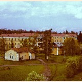 с верхнего этажа спального корпуса