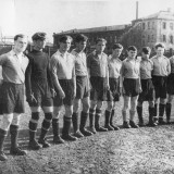 1957 год Футбольная команда. (фото из личного архива В. Хилковского)